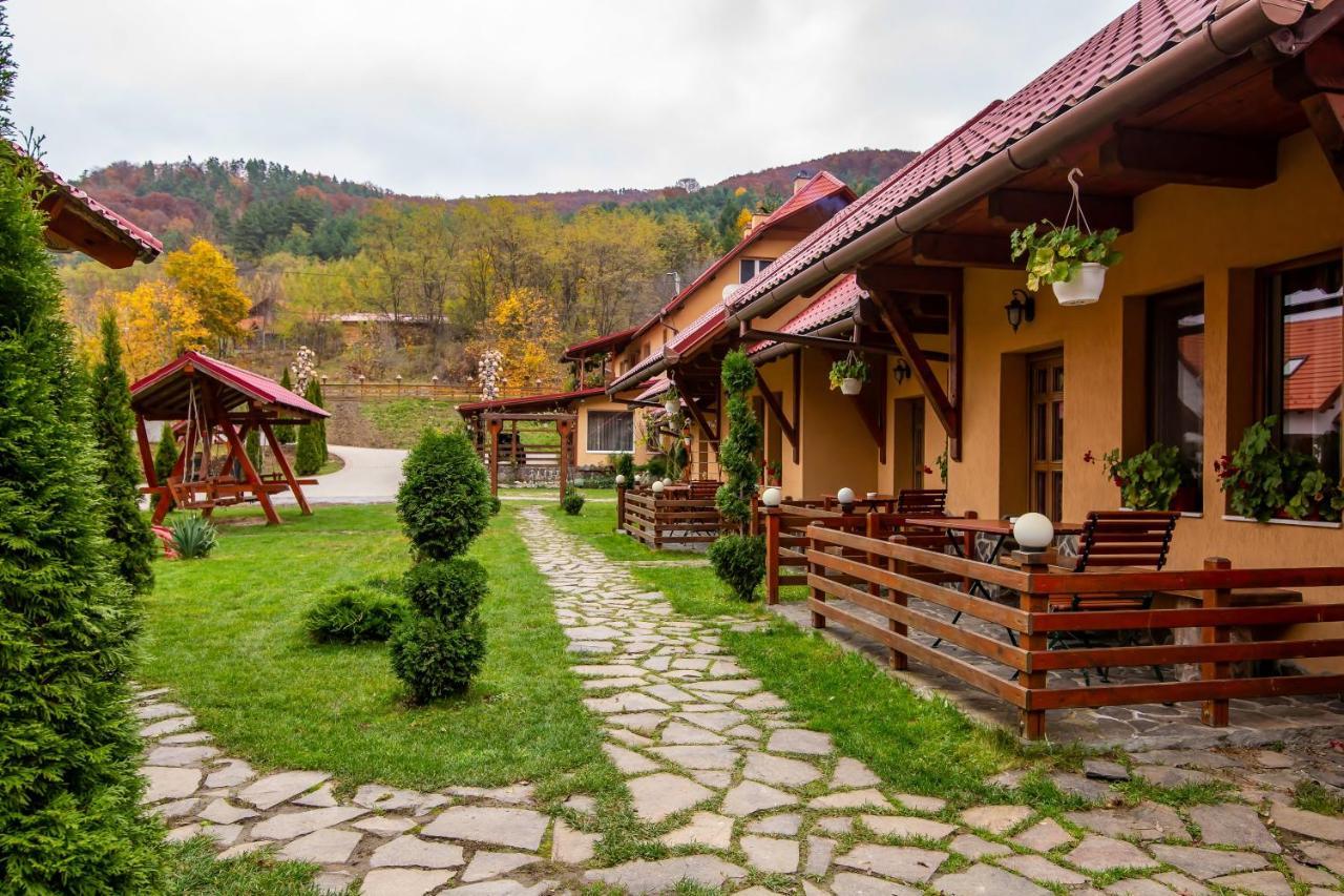 Patakmenti Panzio Spa Corund  Ngoại thất bức ảnh